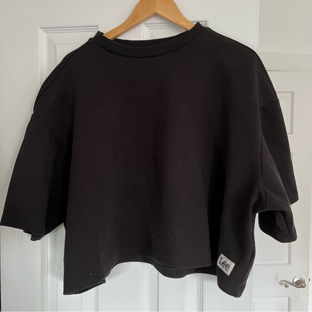 lee cropped tee